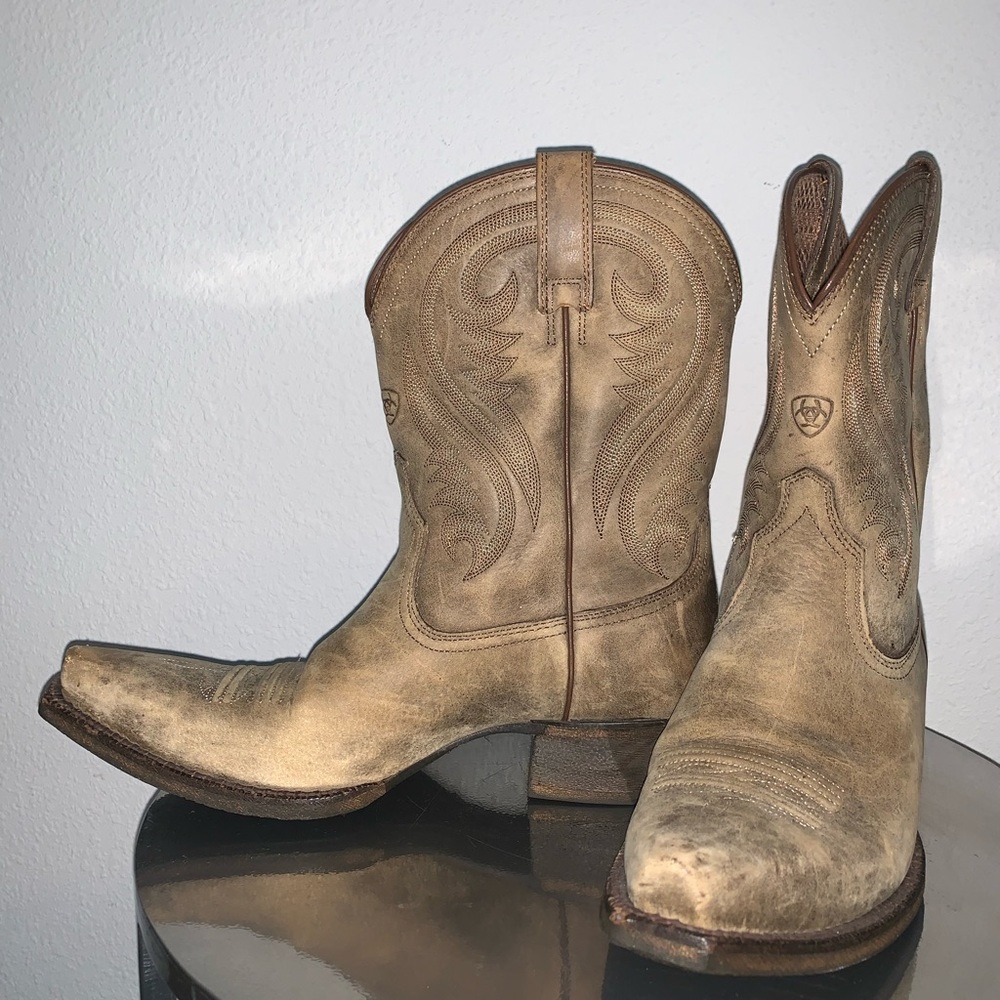 EUC Ariat Womens Western Boots